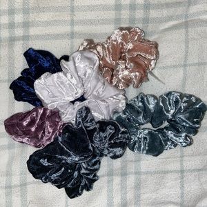 Velvet scrunchies (6 pack)